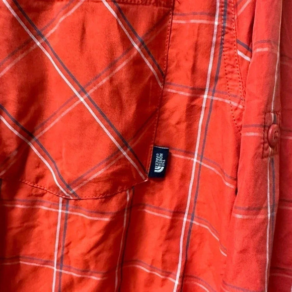 The North Face men’s long sleeve button down hiking shirt. Size medium - Picture 5 of 5